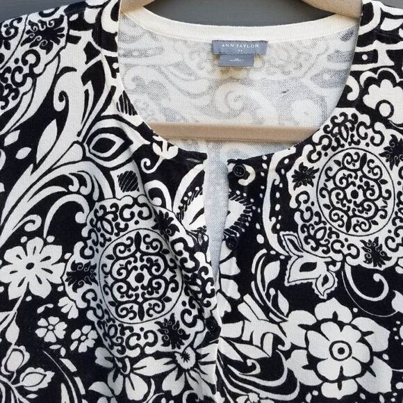 Ann Taylor Factory B/W Boho Print Cardigan Size Medium - Picture 3 of 8